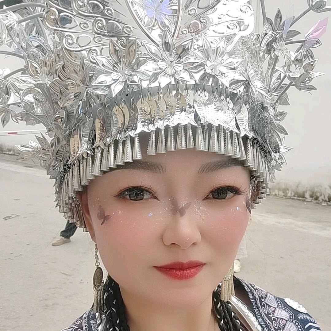 依依