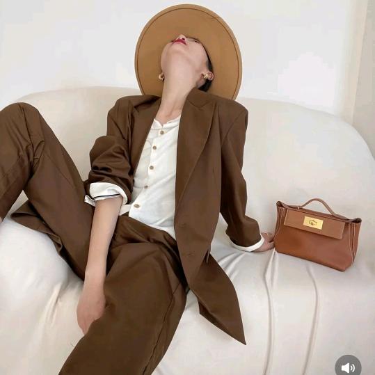 不期而煜精品服装