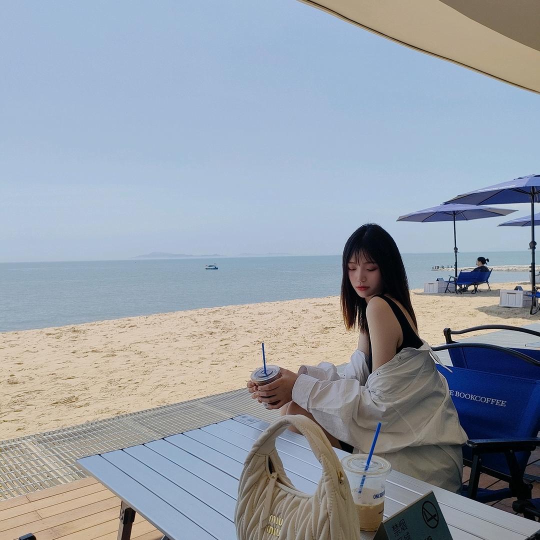 一杯冰美式.