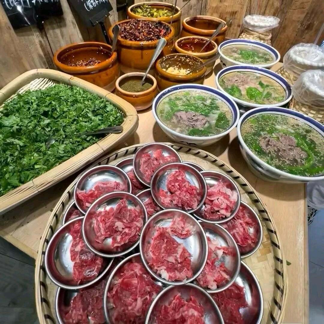 阿秋嫂生烫牛肉米线（金帝银泰店）