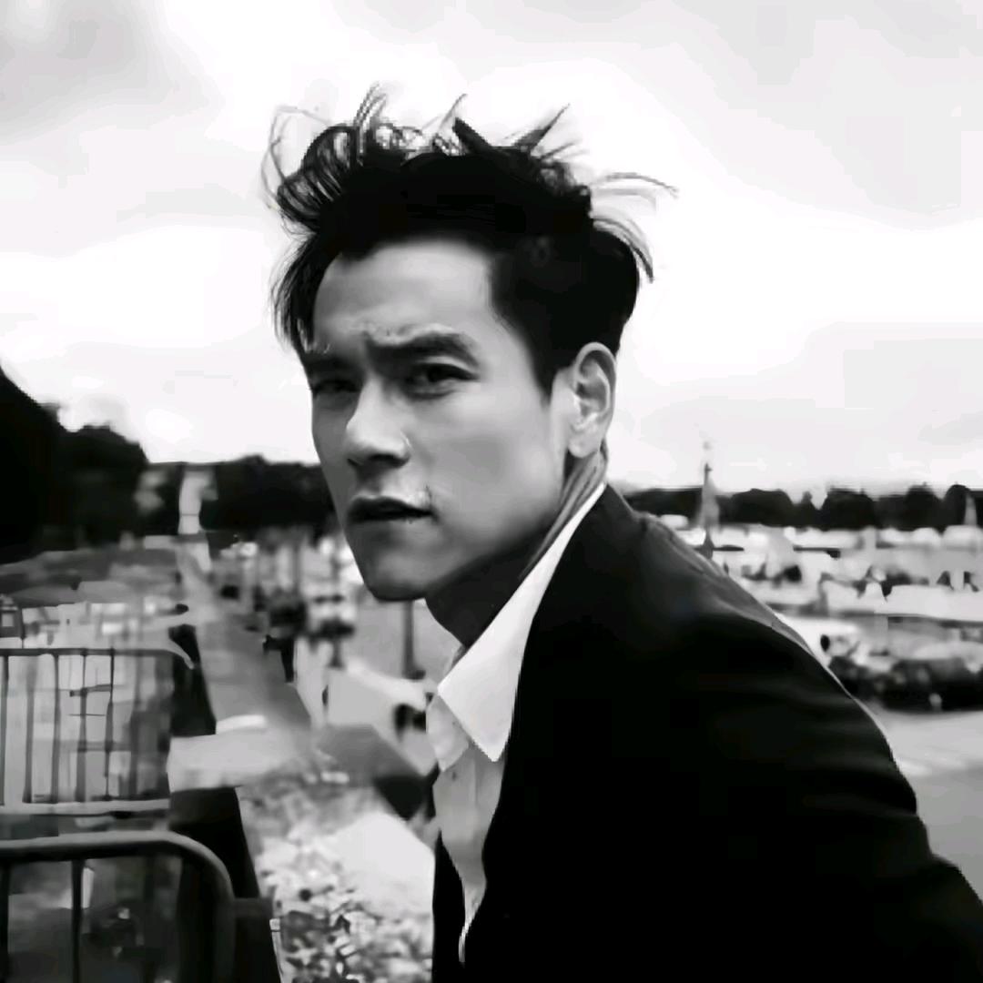 哈哈大笑