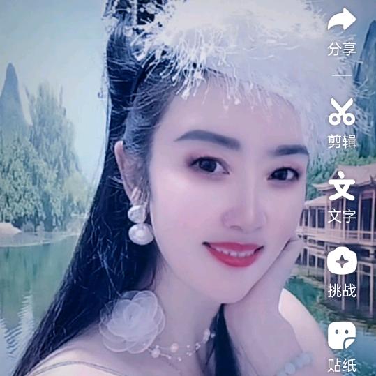 爱💋妃🎤每晚（8.38分）开播