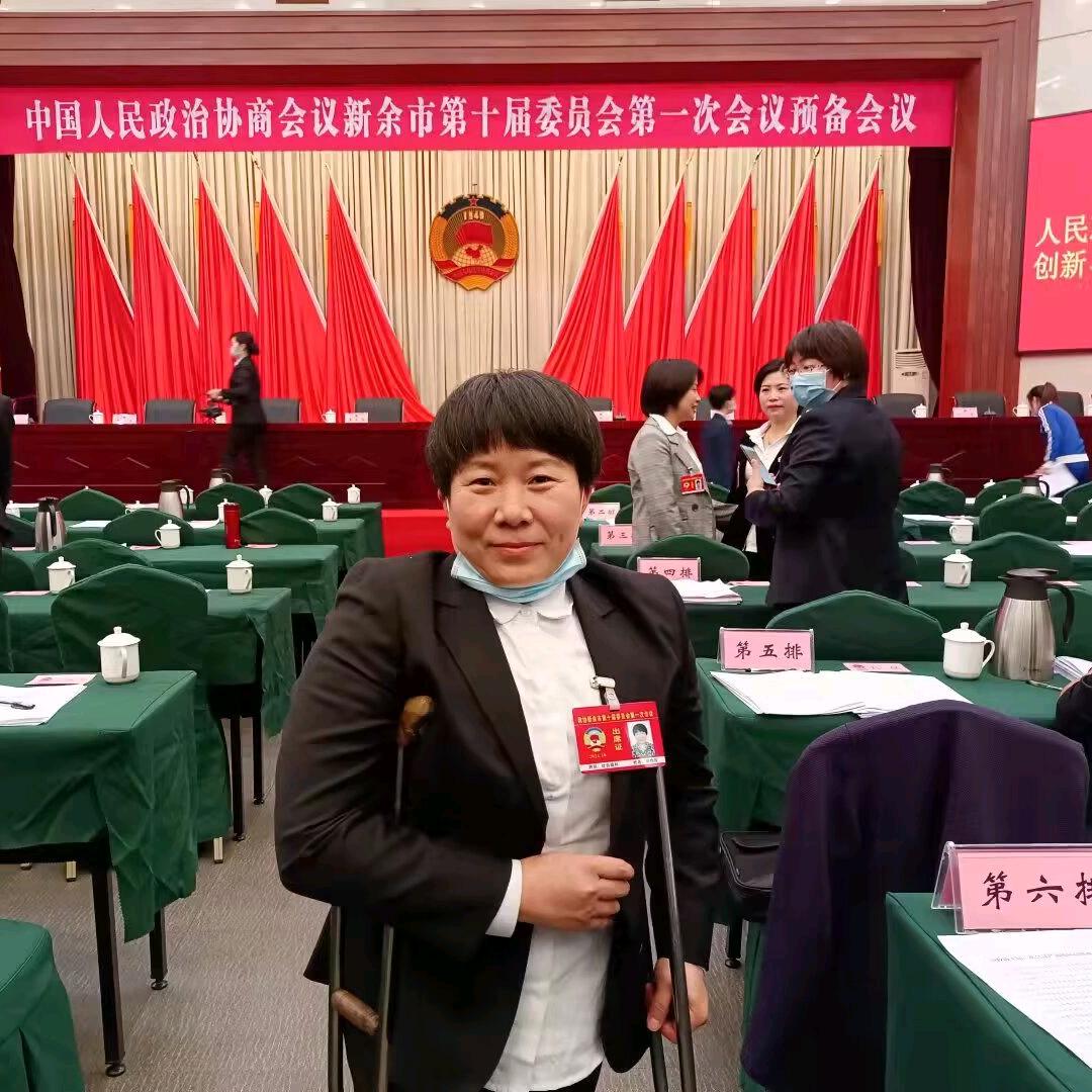 轮椅上的麻花—胡梅珍