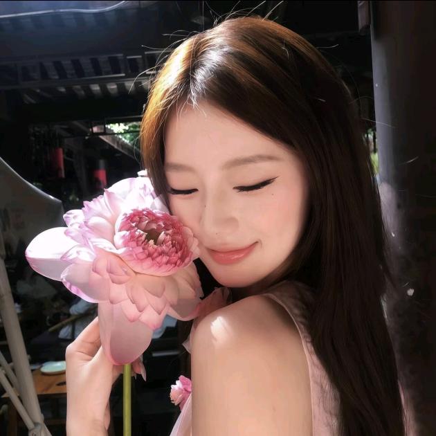 一朵风中摇曳的戚百草