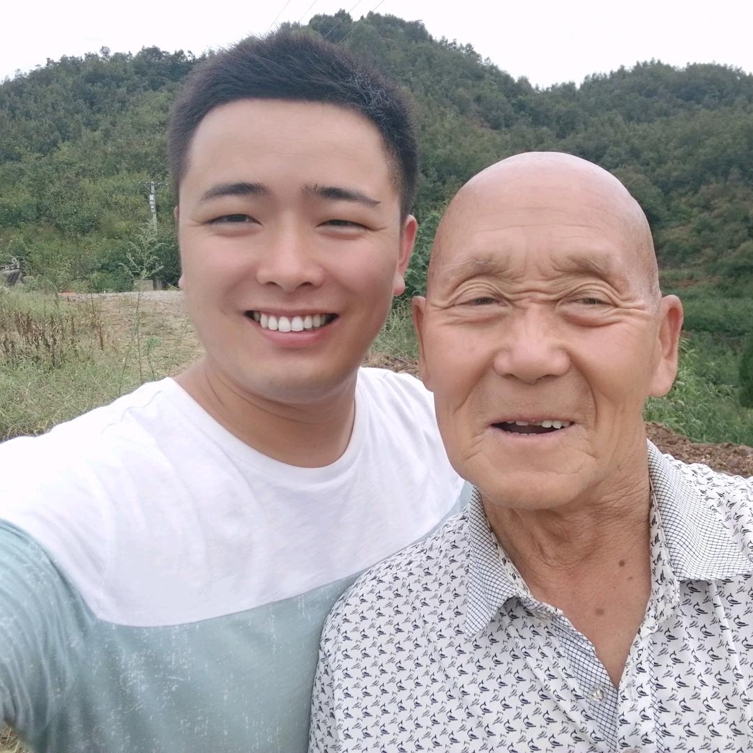爷孙一家人