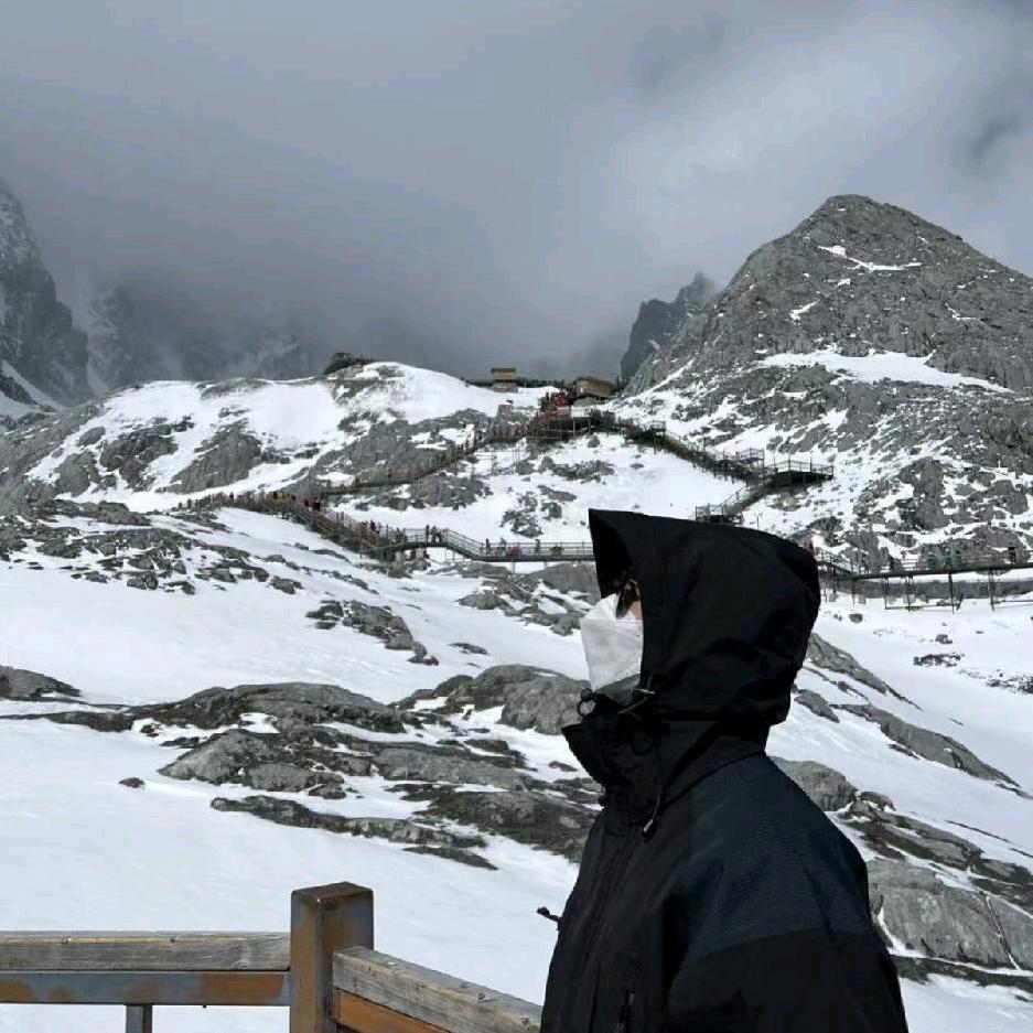 春山.