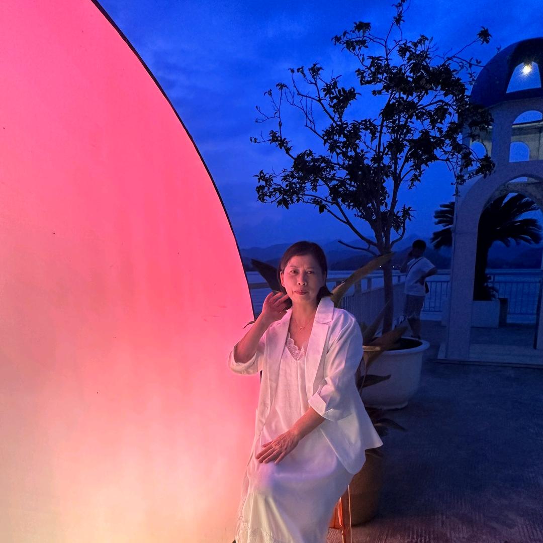 英子