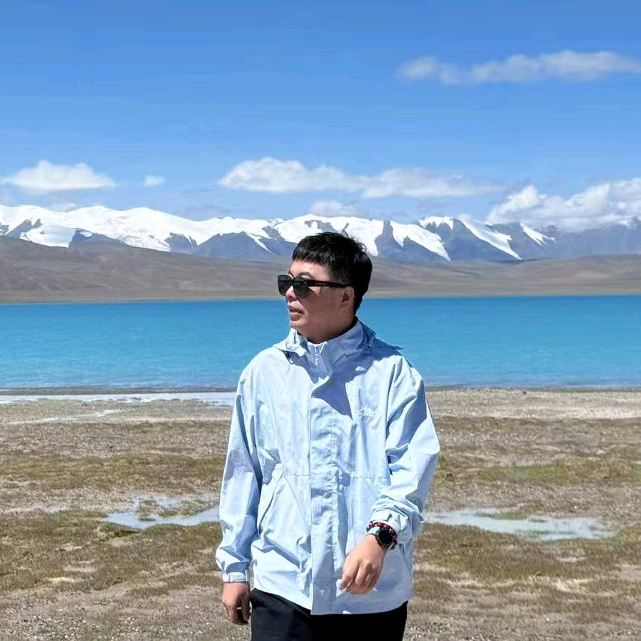 一个干顺风车的摄影师