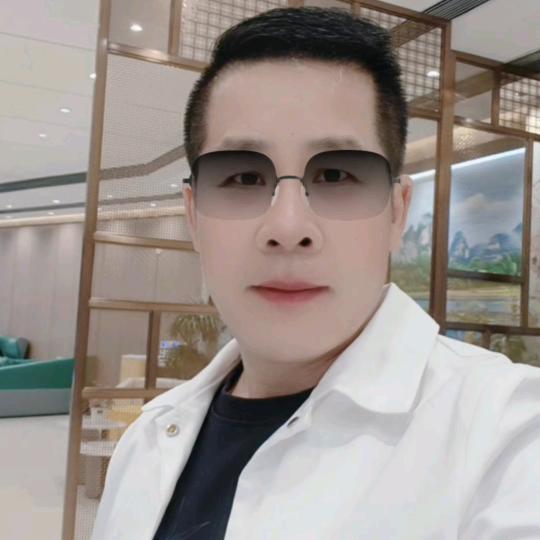 小时候很帅