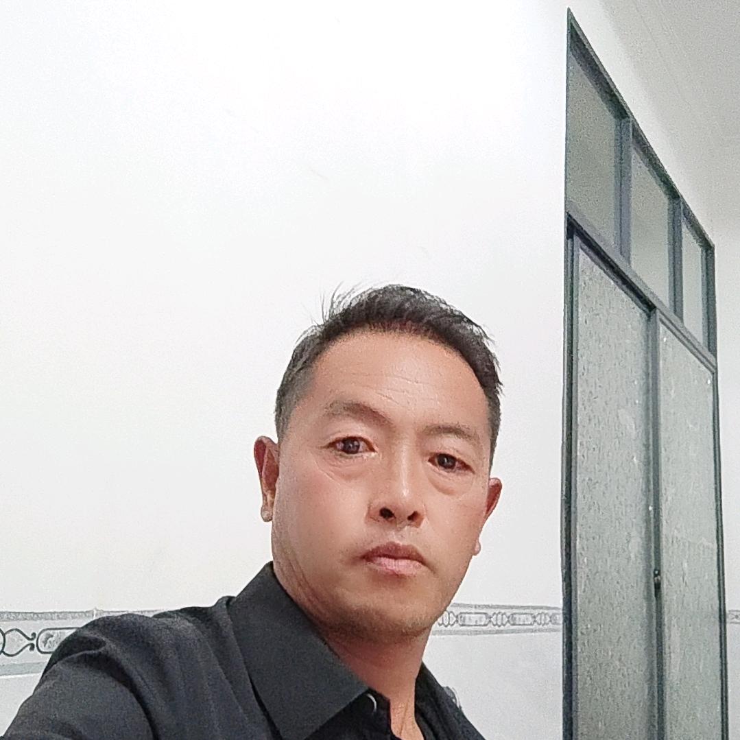 阳光明媚。