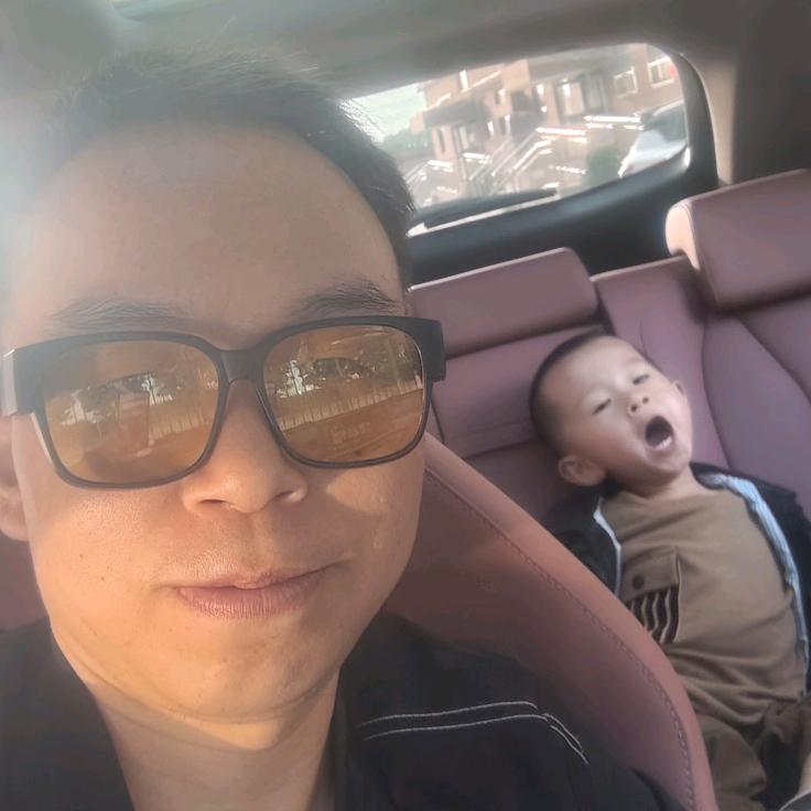 爱唱歌的花老板