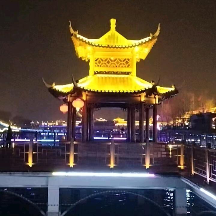 阿龍哥