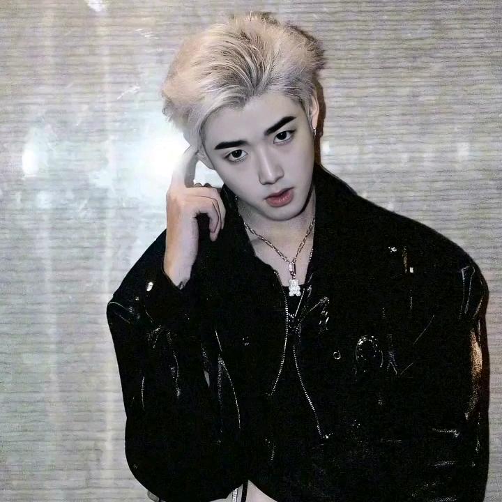 不一样的美男子💍
