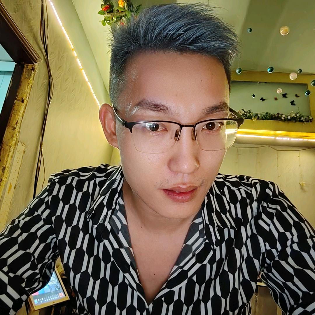 狮子座龙哥