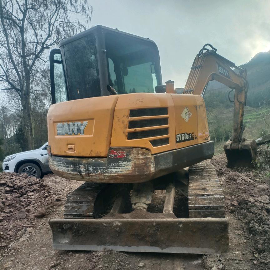 挖机出租专业做挡墙土石方开挖