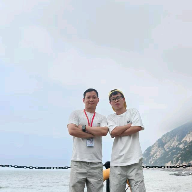 莲叶田田青照水