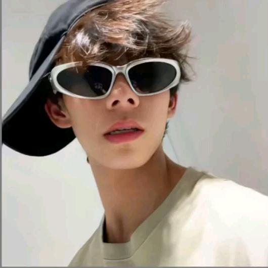 遇到个傻子把我裤衩子抢走了