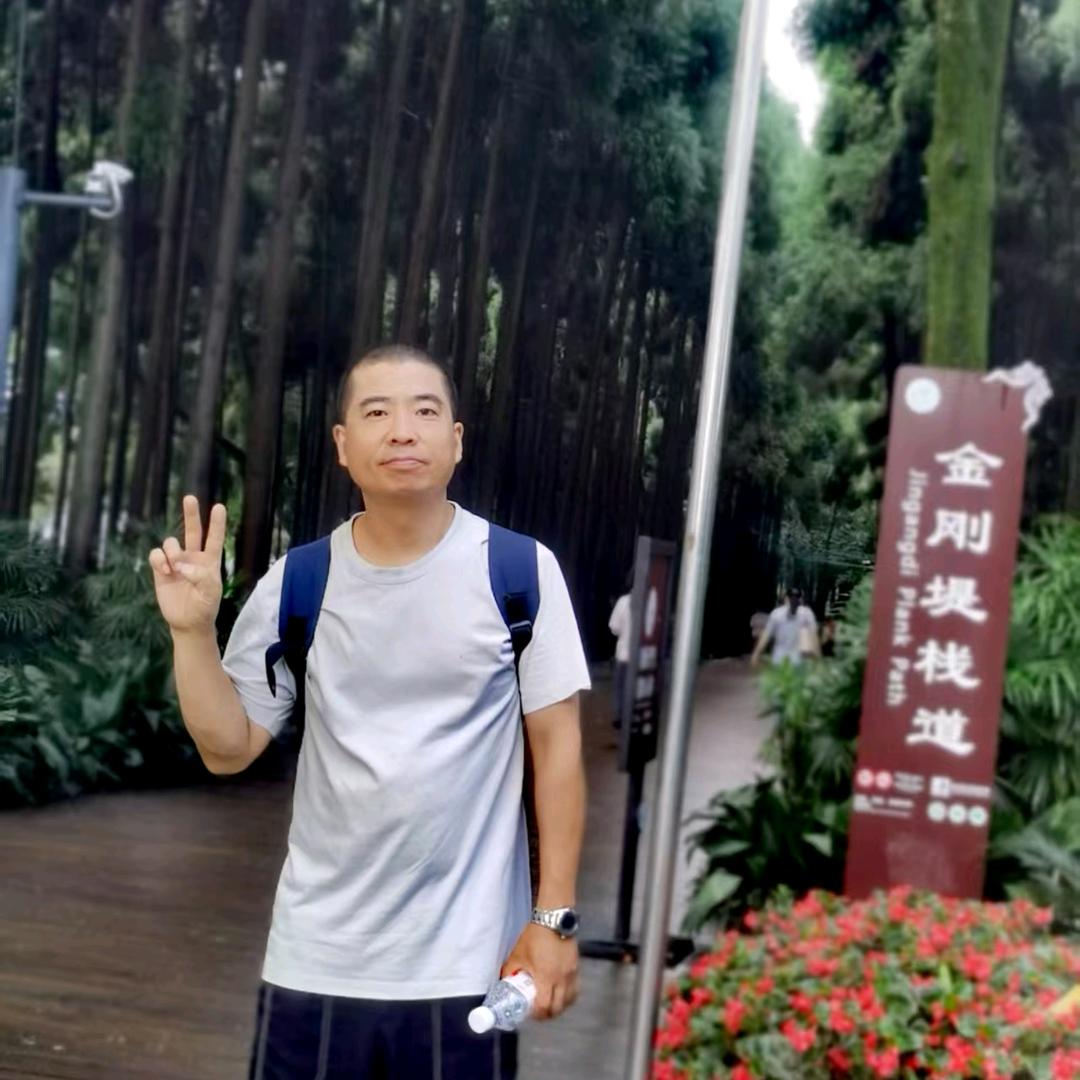 喜欢唱歌的老男孩