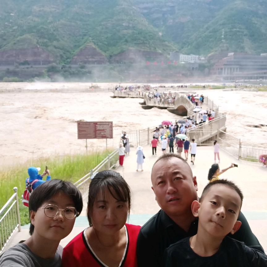 李小鹏