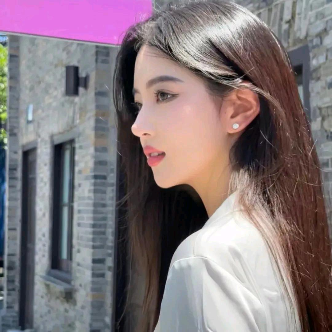 卖翠香猕猴桃的小蔡