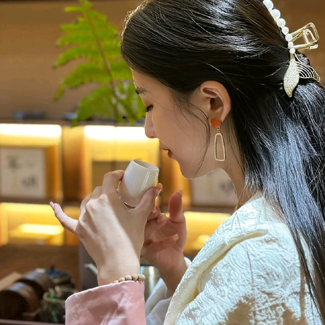 小秋彤