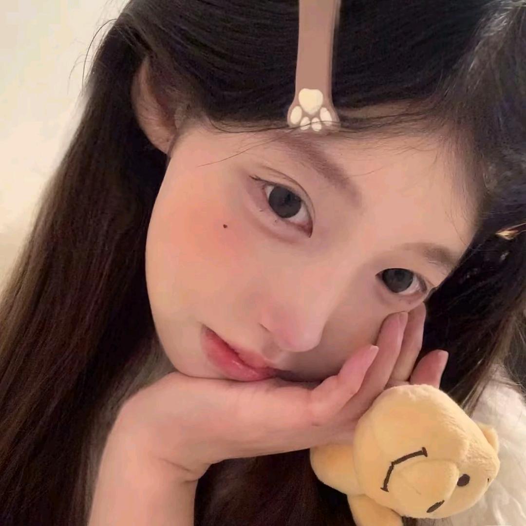 朝歆.