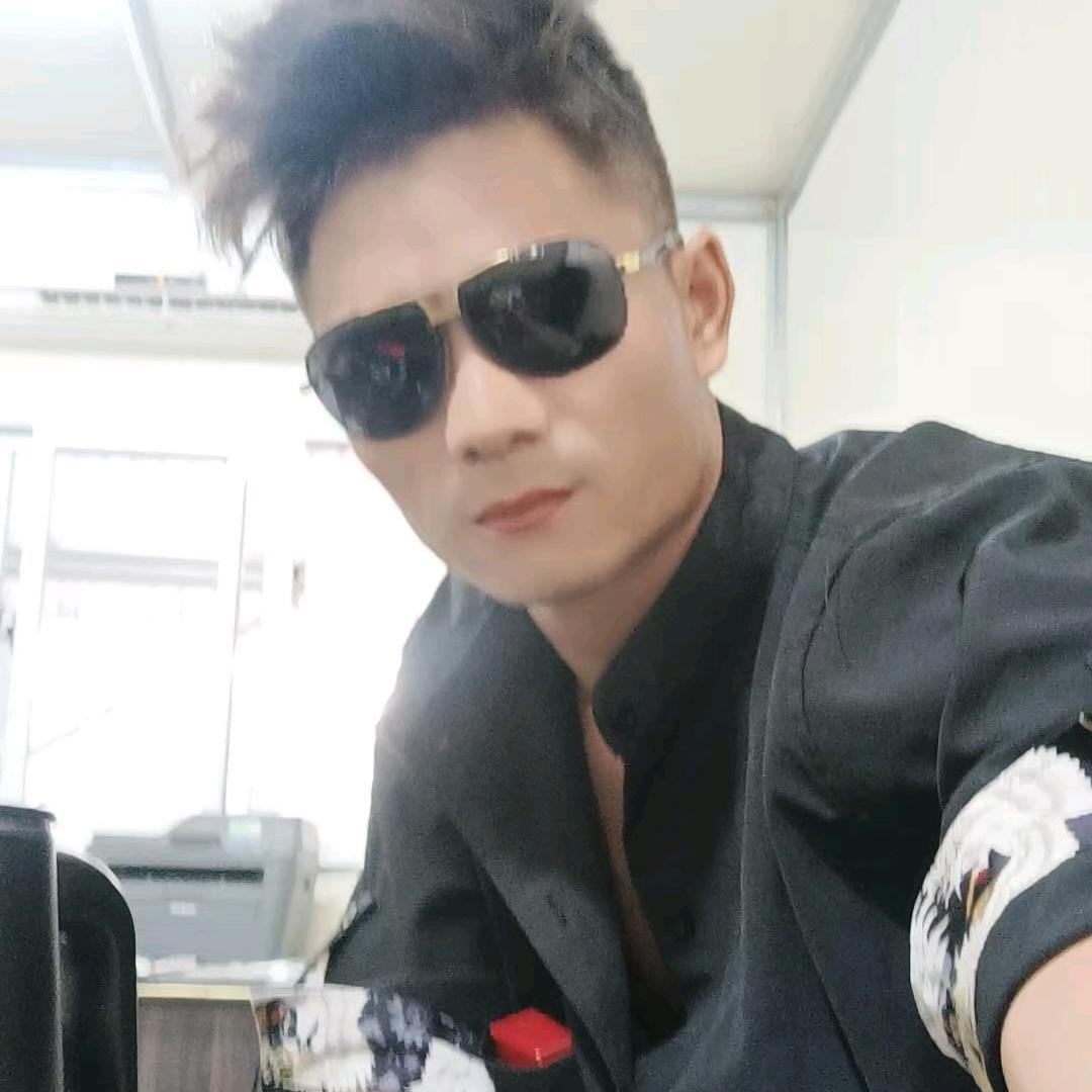 ℳℒℴѵℯ 小李哥·ృ༊⁵²⁰