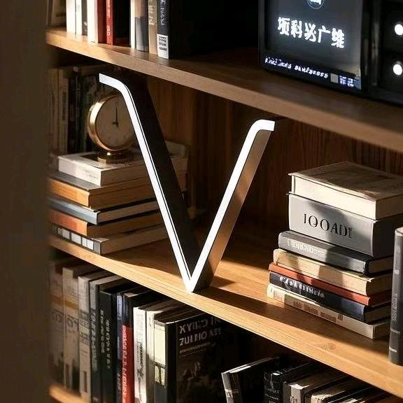 V先生