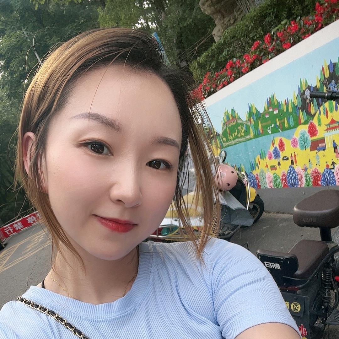 莹莹核雕