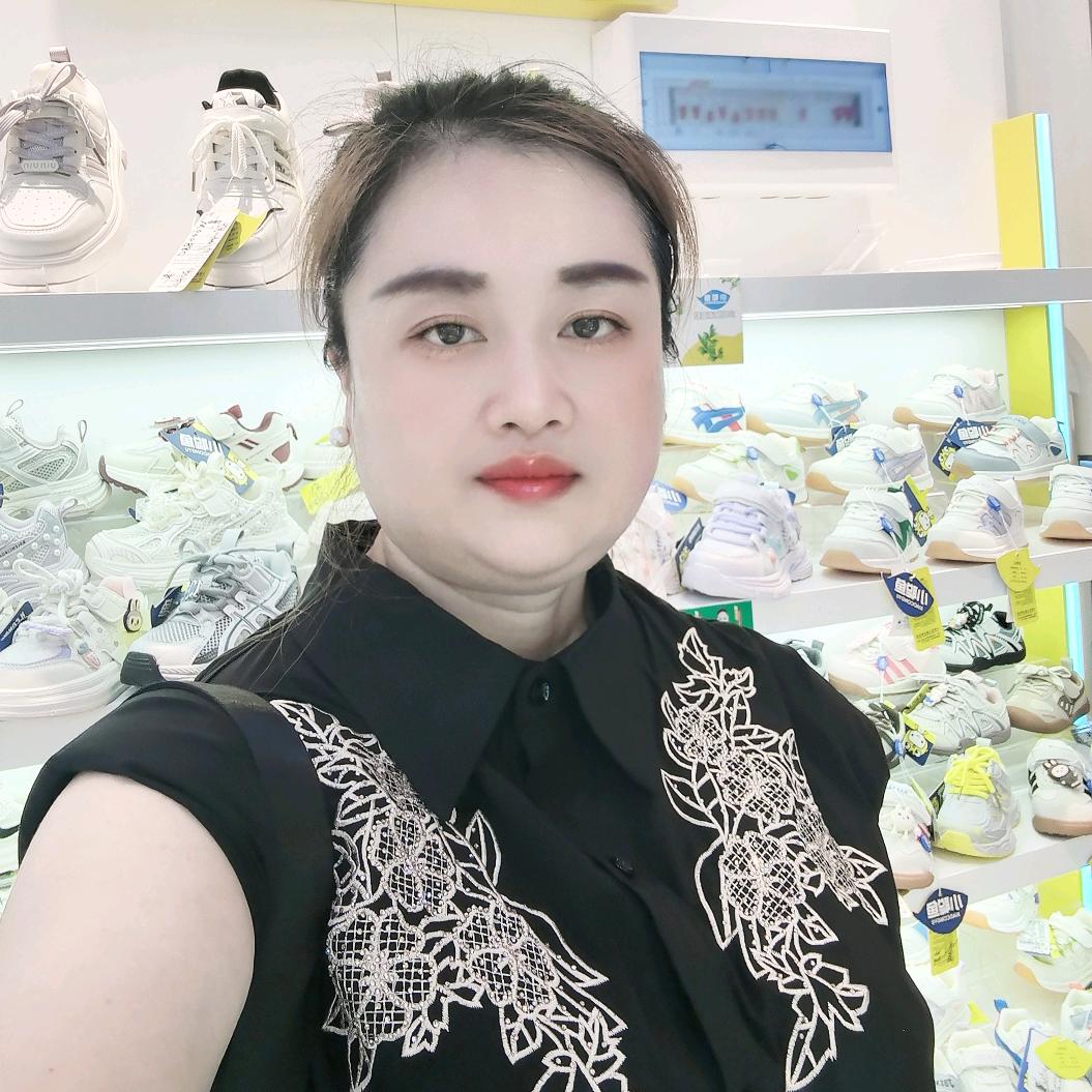 汉口北市场卖童鞋的慧姐