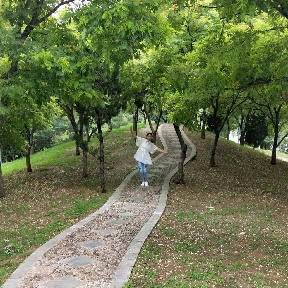 嫣然