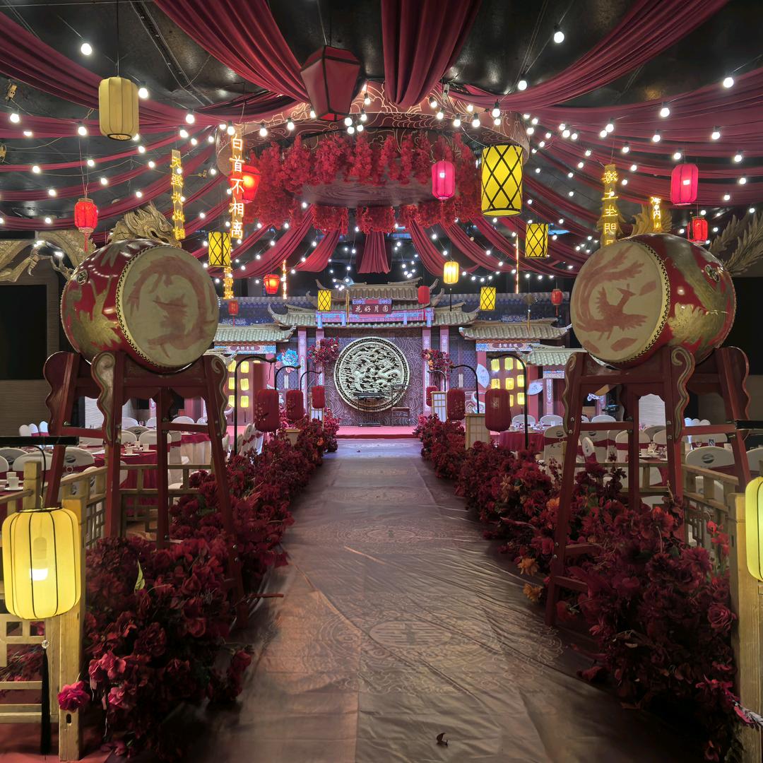 婚庆婚车拱门布置