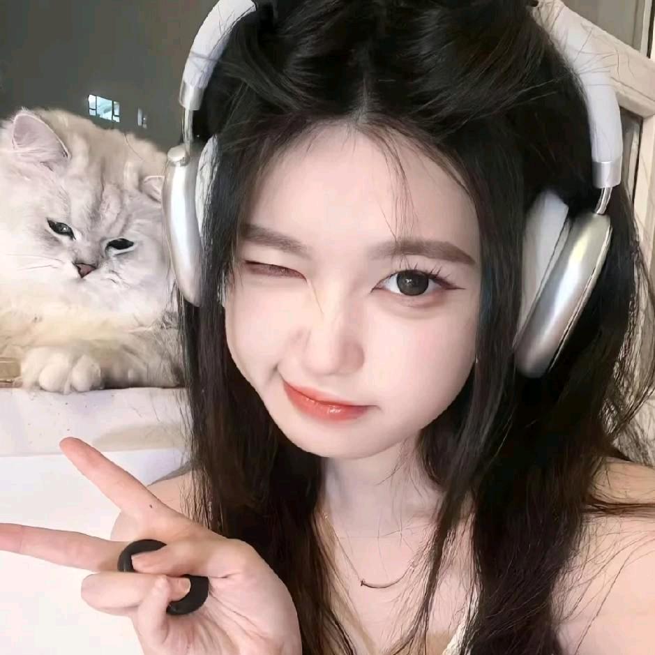 别嘲笑我的双下巴了