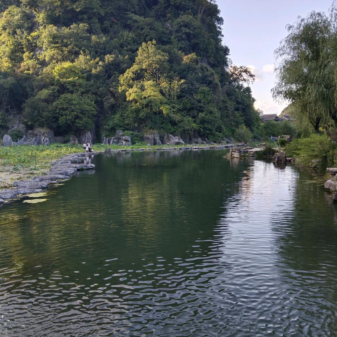 安柠石光，岳迎八方