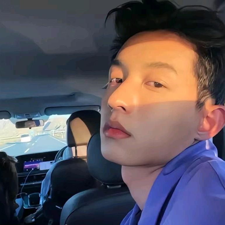 ·👀