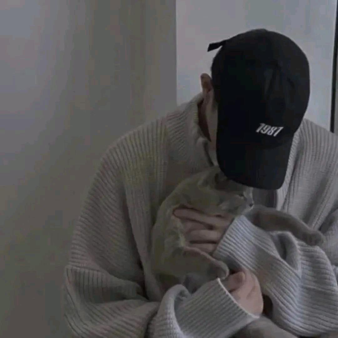 @L　　  　　╲　　　　　　　　🪳
