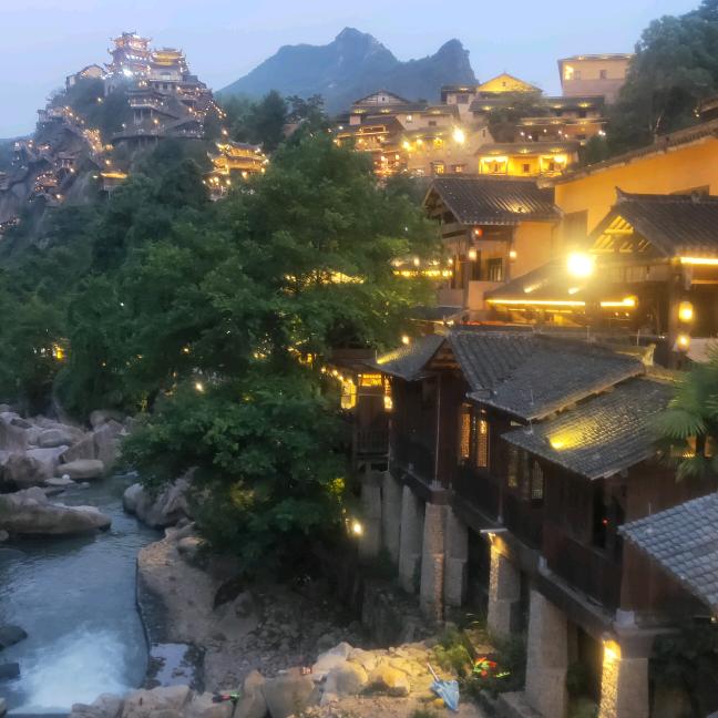 仓集美的朱月青