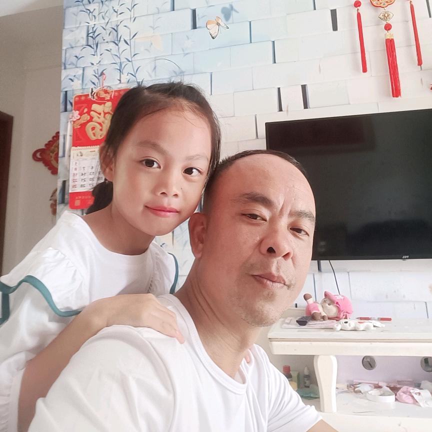 岑哆哆：贺多多