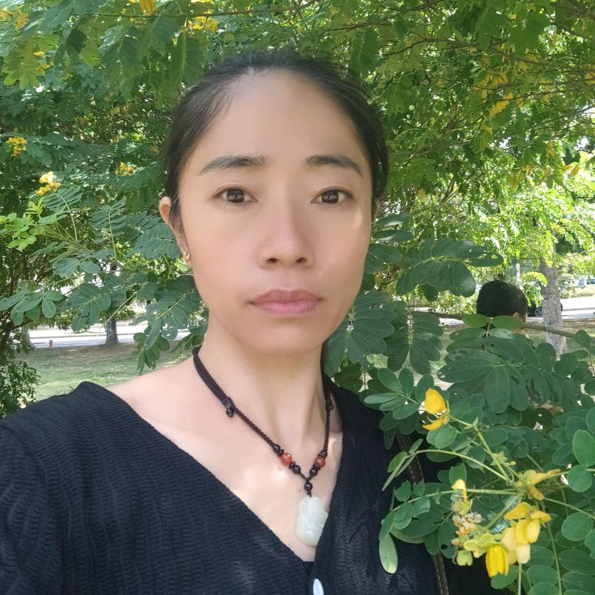 活泼的女孩