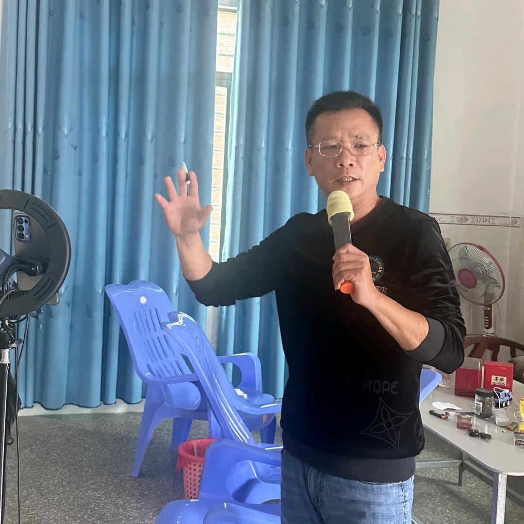 细叔公爱唱歌