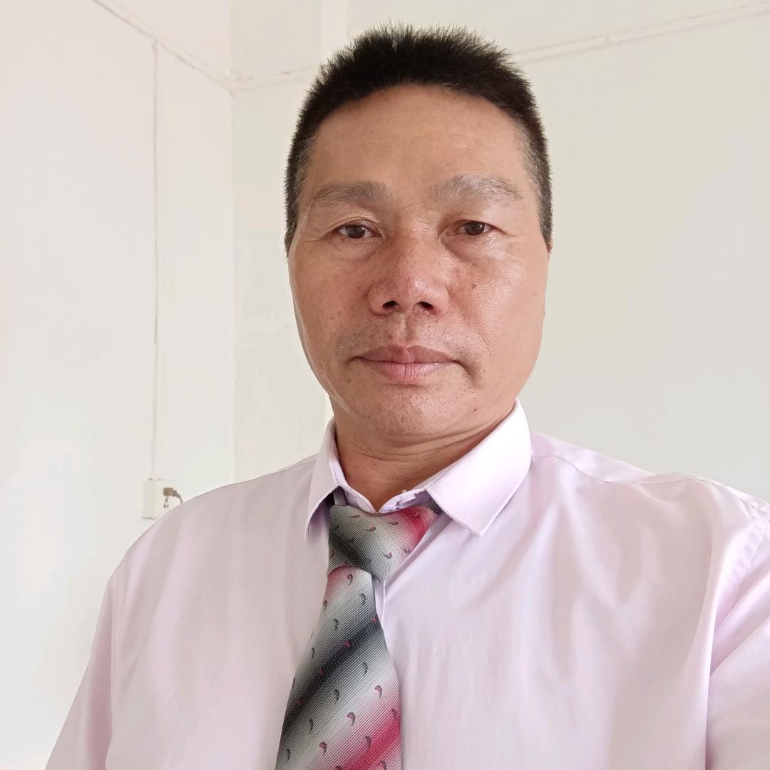 黄济万