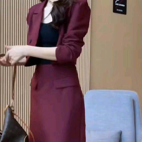 依娜妃女装店