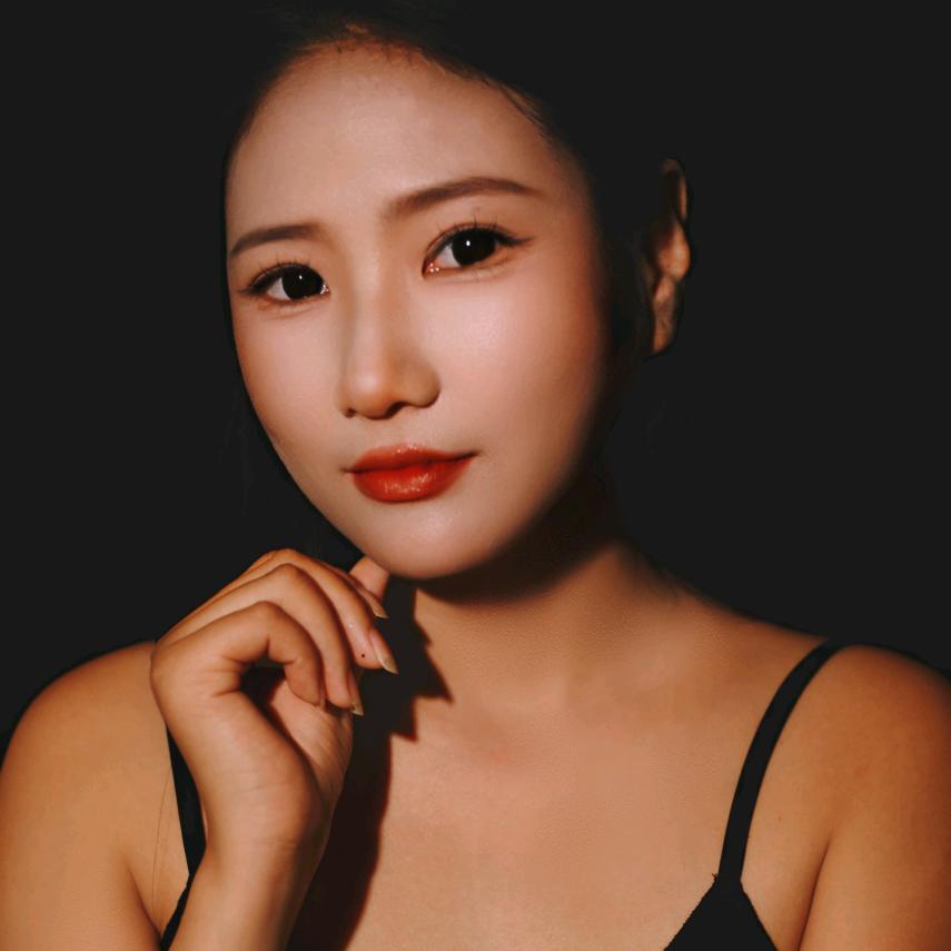 卖粉底液的化妆师