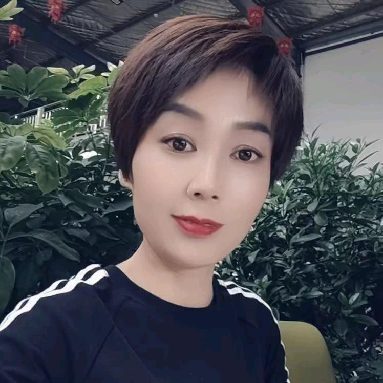 春天灵丽(三个孩子的妈妈)