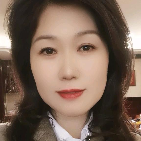 何女士