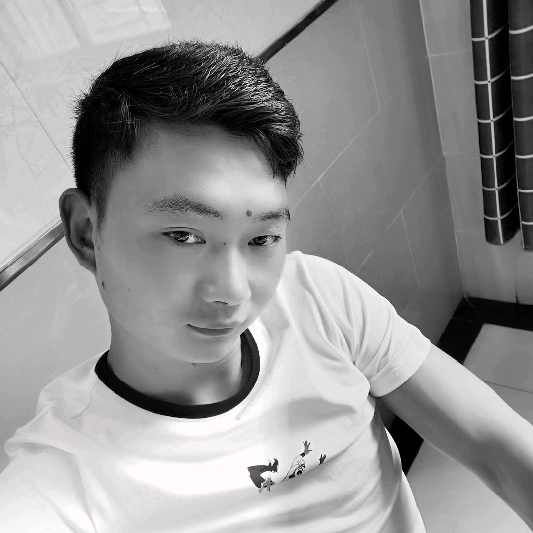 聆听。