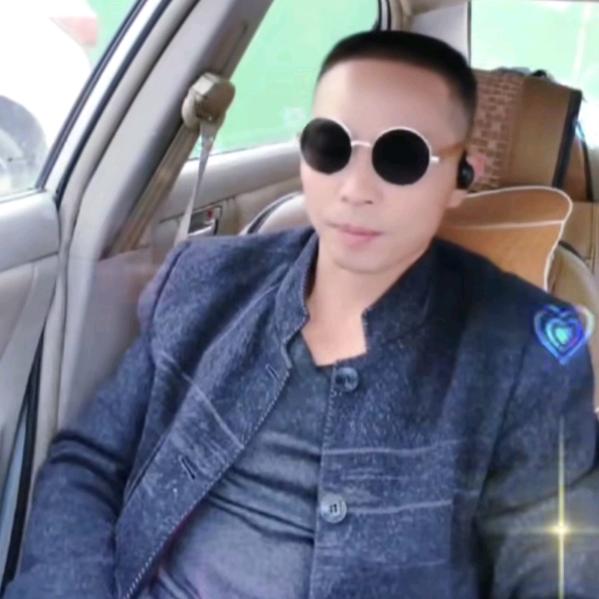 路越远@心越近🌞