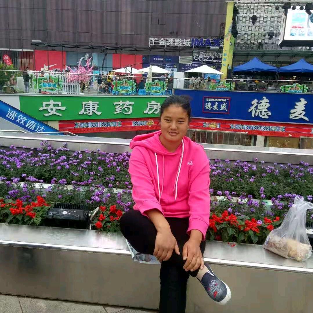 两个孩子的妈妈。