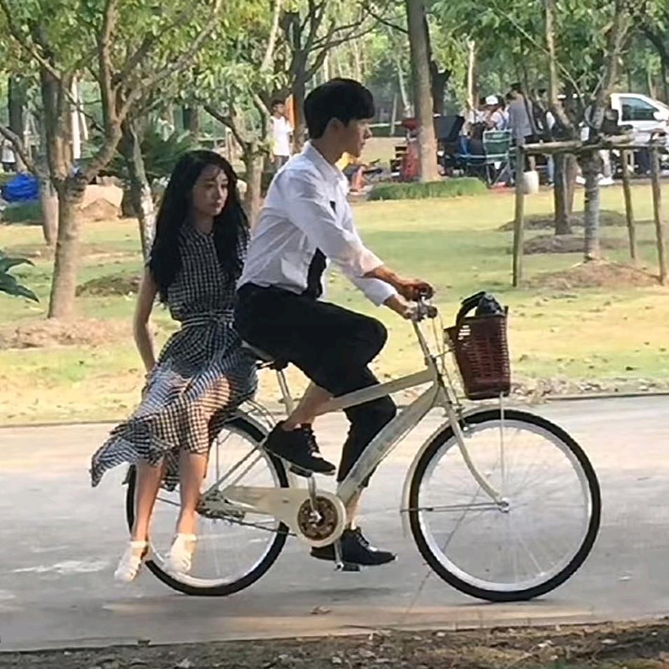 上秒没笑有点颠