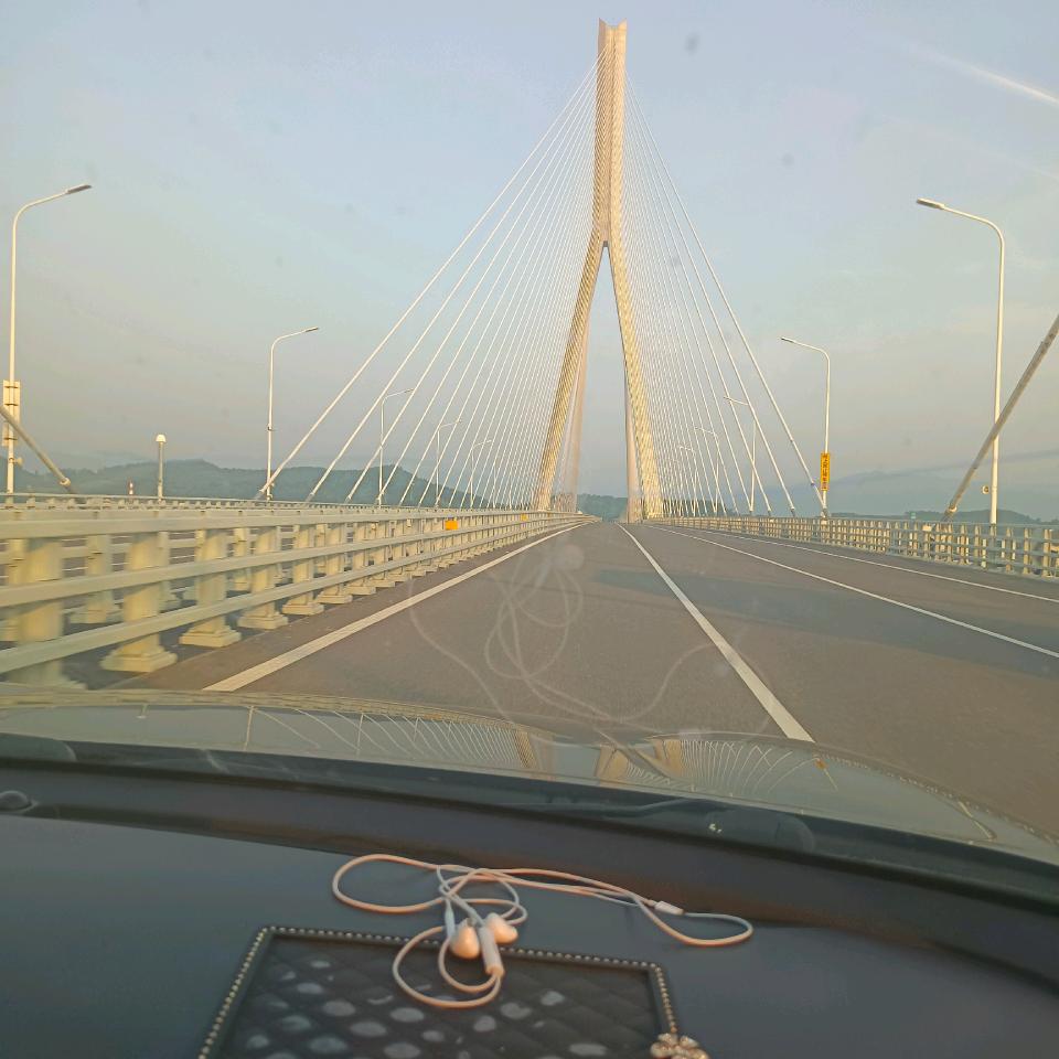 万丈从地起